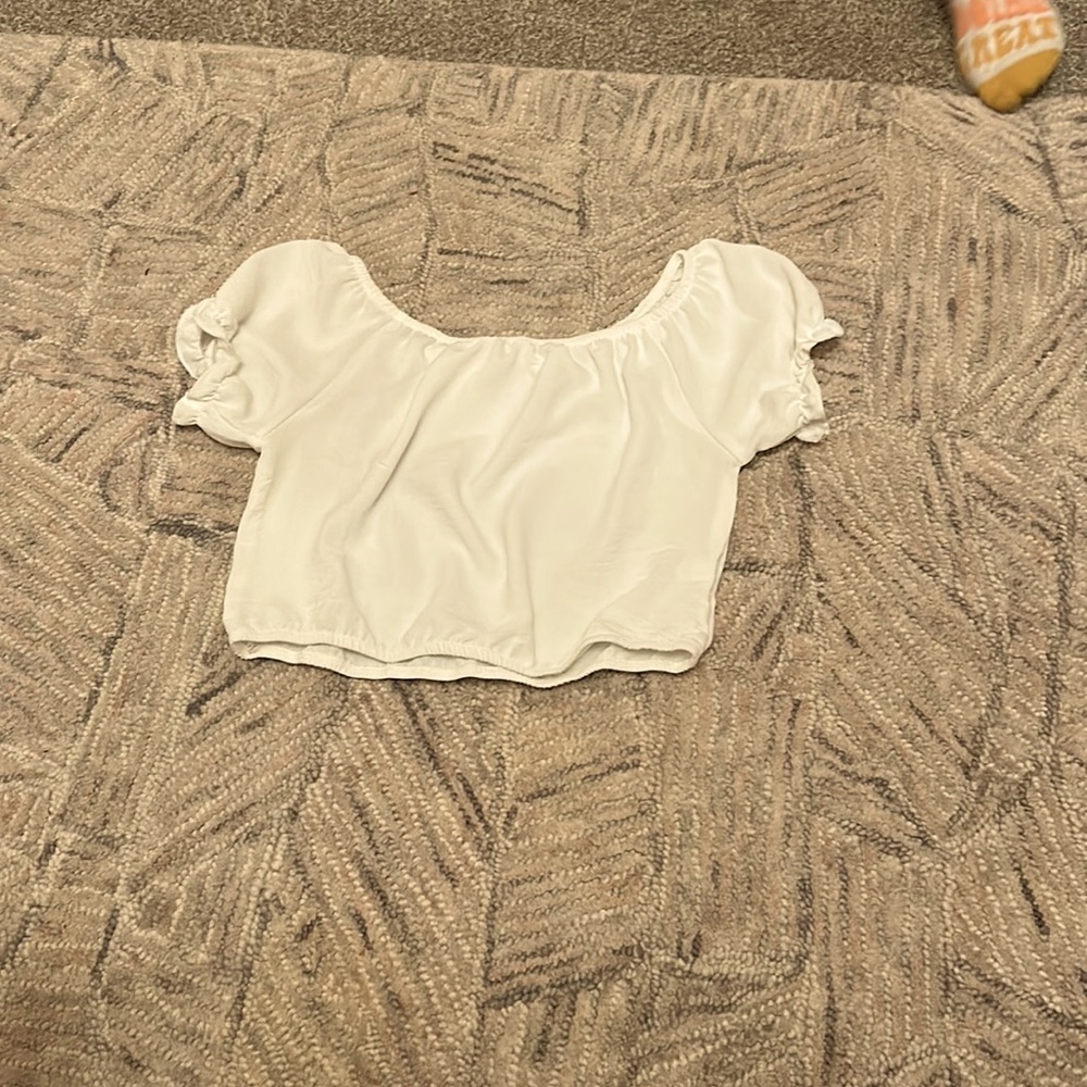 Cream cropped top with puffy sleeves